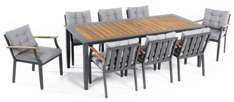 Mesas y sillas de jardín de aluminio y madera.