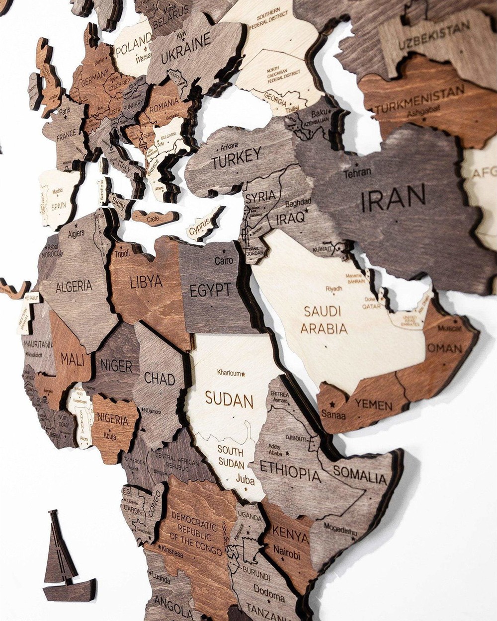 Mapas de madera en 3D en continentes de pared