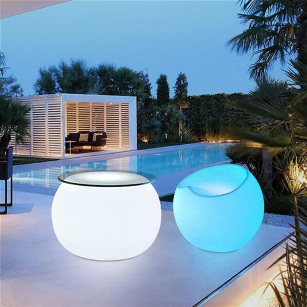Mesa LED en la terraza o jardín