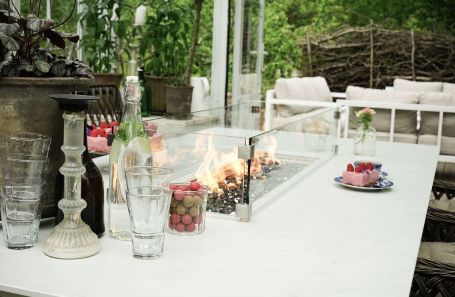 chimenea y mesa para el jardín