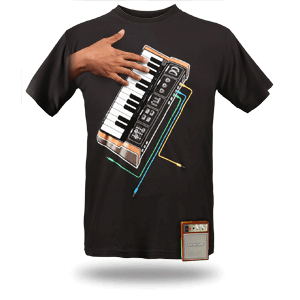 T-shirt están jugando el piano