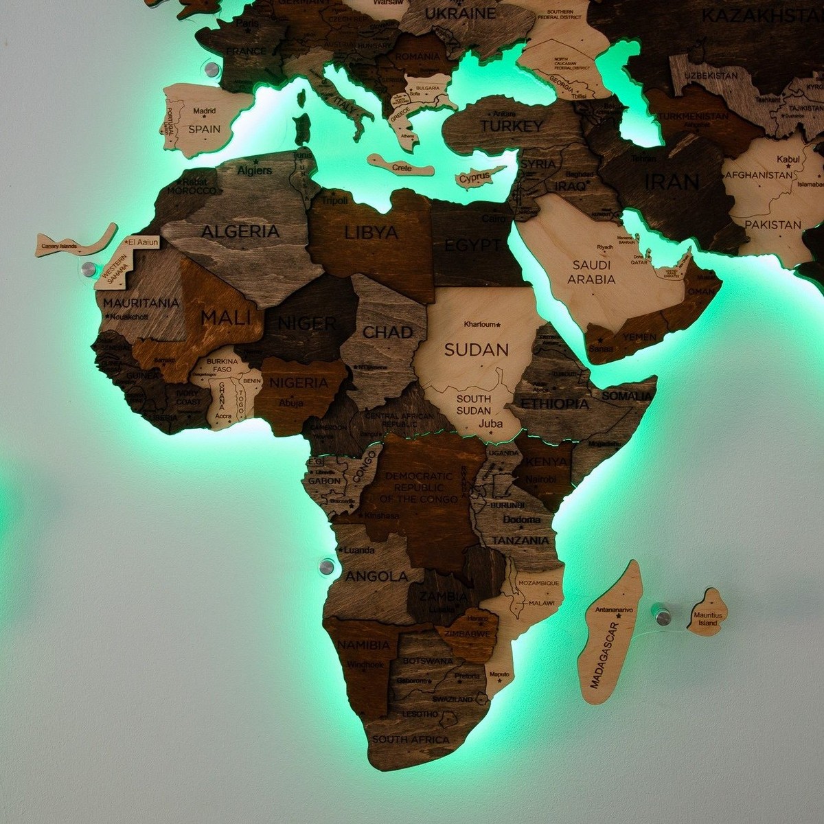 Mapa de madera LED en la pared